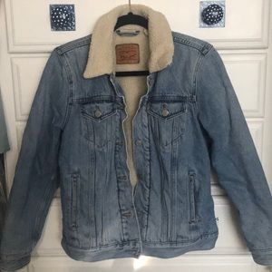 Levi’s Sherpa Trucker - Women’s S